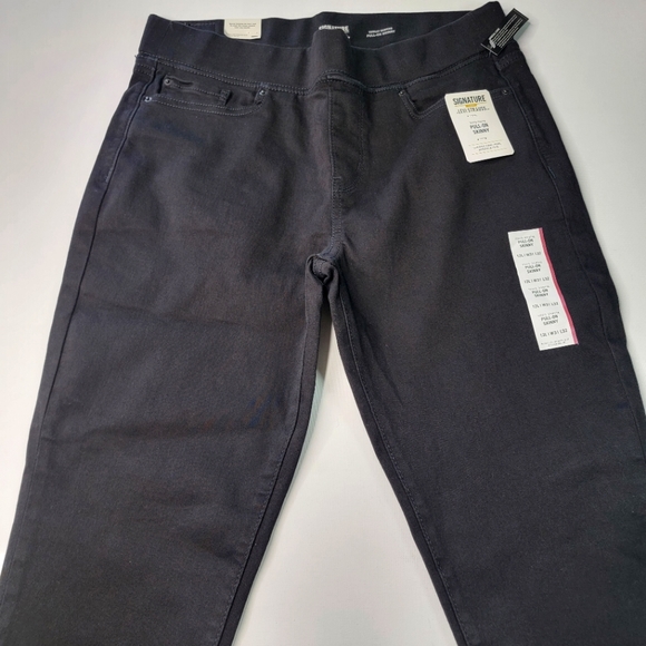 Signature by Levi Strauss & Co. Gold Label Totally Shaping Pull-on Skinny Jeans - Picture 3 of 11